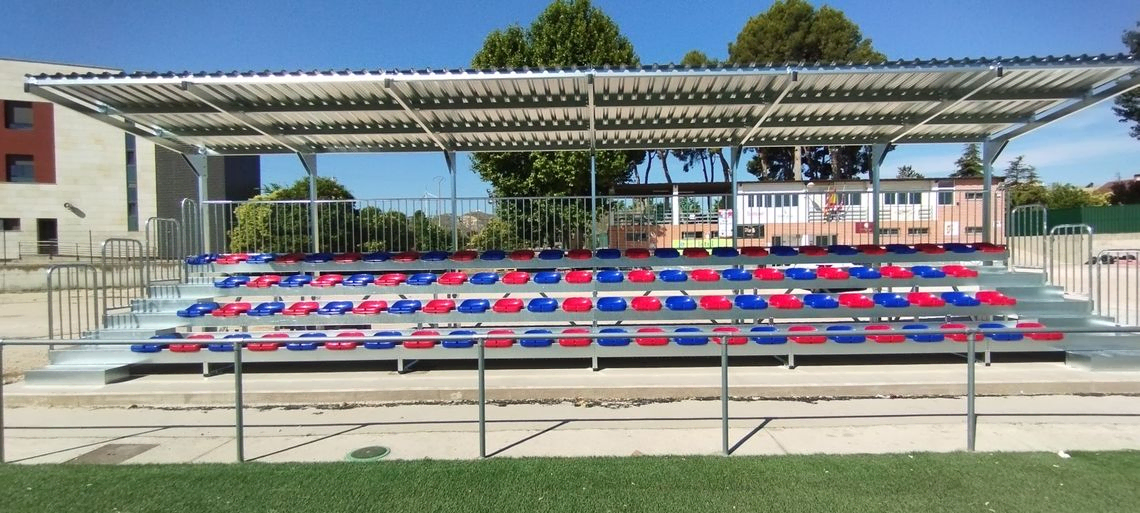 Grada desmontable con cubierta en Zaragoza